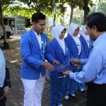 Rektor Unimus menyerahan surat tugas dan memberikan selamat kepada 4 mahasiswa perwakilan Unimus ke TIHTC